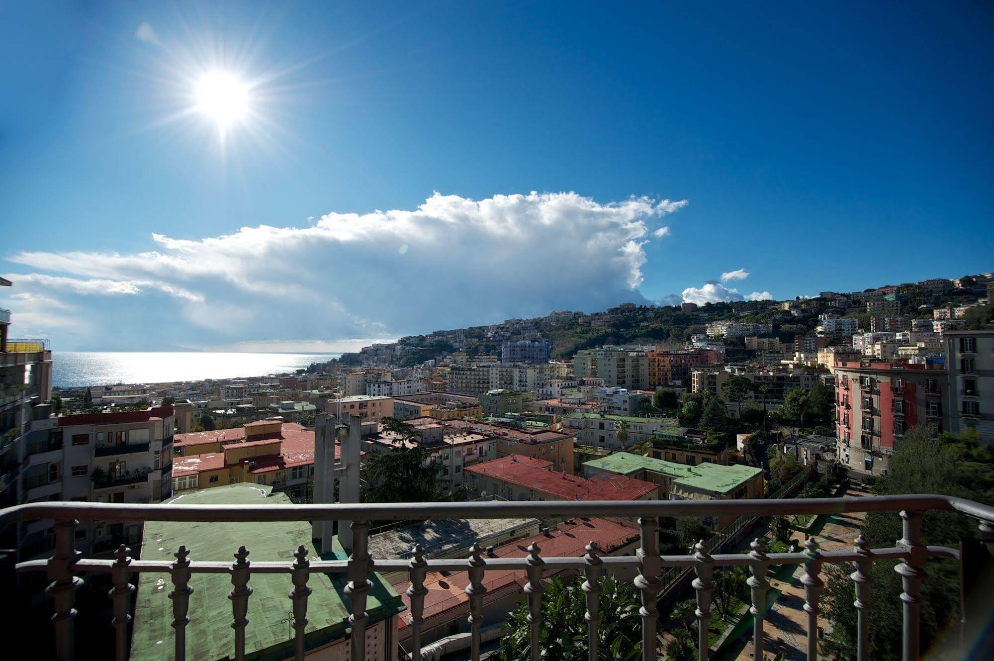 Napolicentro Mare - Sea View Rooms&suites Bed & Breakfast 2*